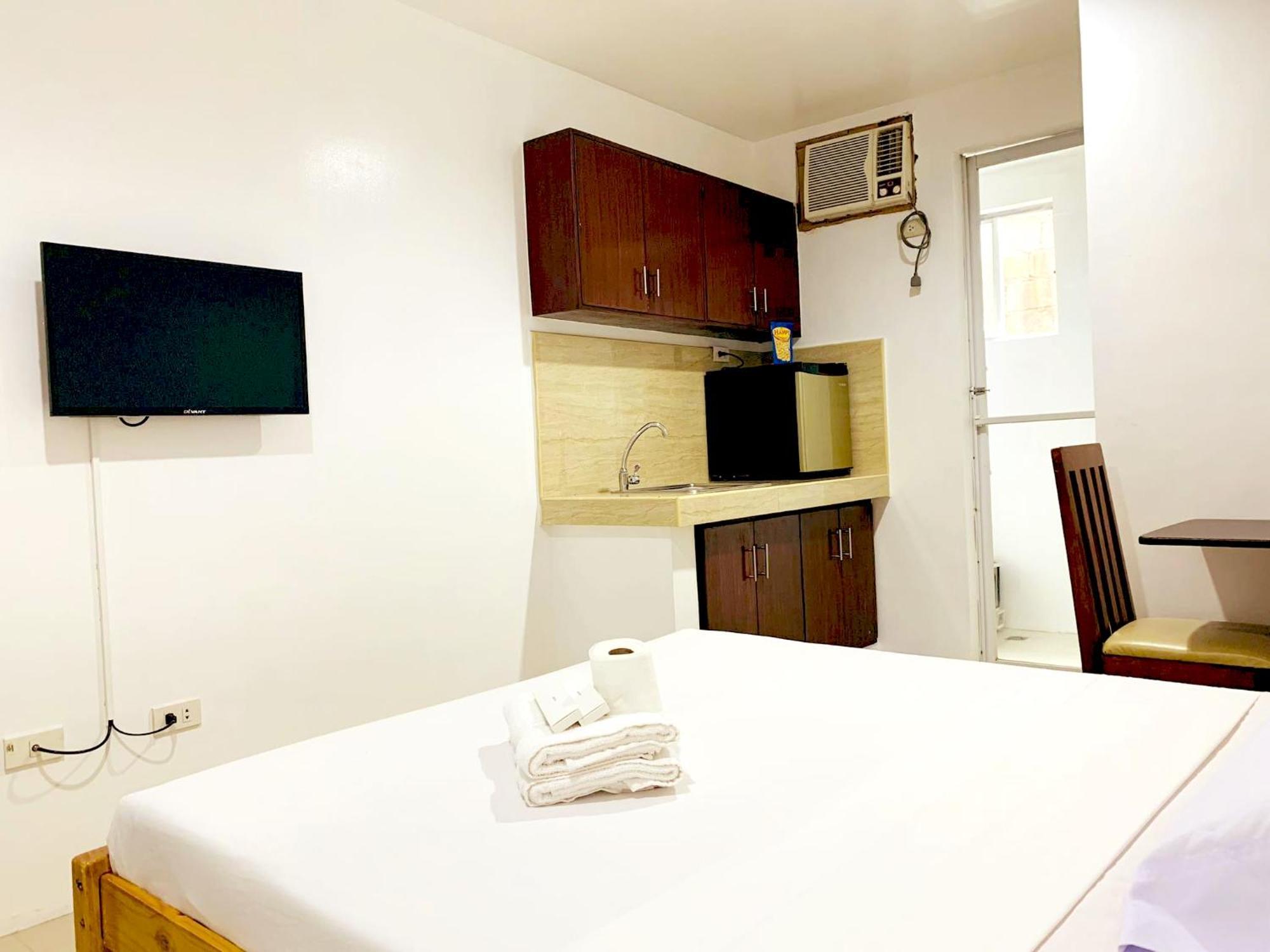 Crosswinds Hotel Paranaque City エクステリア 写真