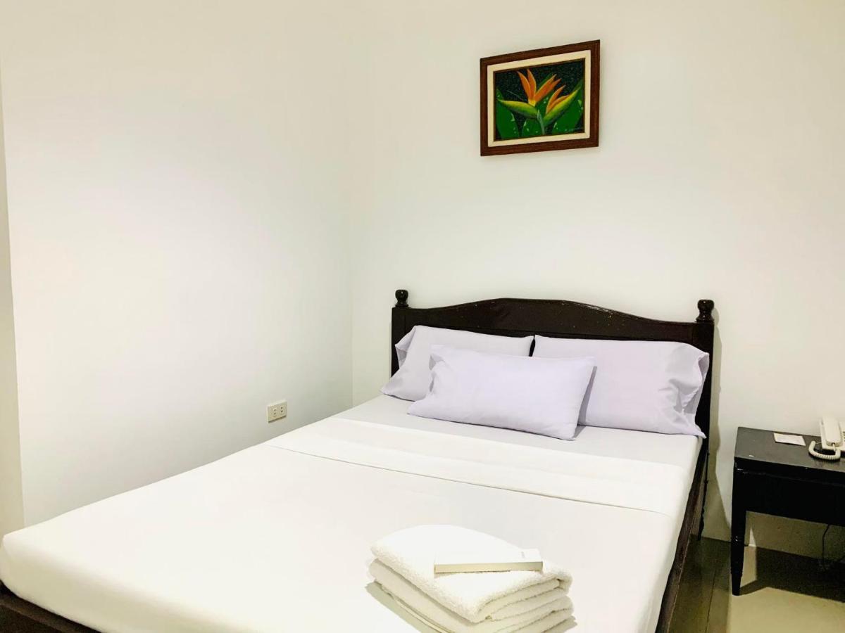 Crosswinds Hotel Paranaque City エクステリア 写真